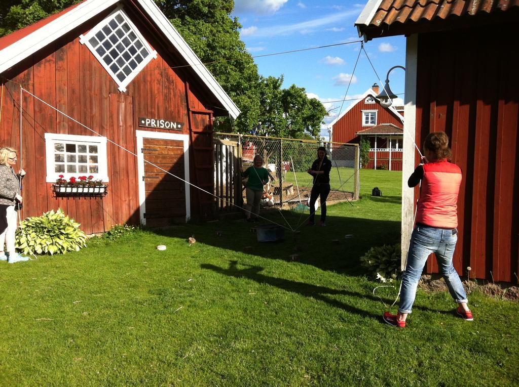 Aeventyrsgardens Vandrarhem, Kinnekulle Källby Exterior foto