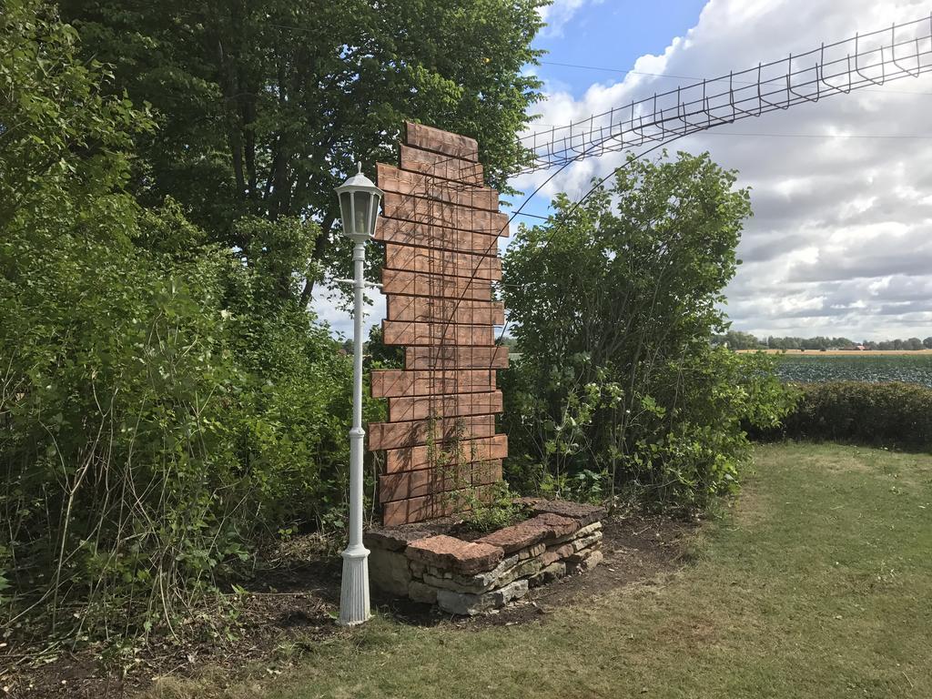 Aeventyrsgardens Vandrarhem, Kinnekulle Källby Exterior foto